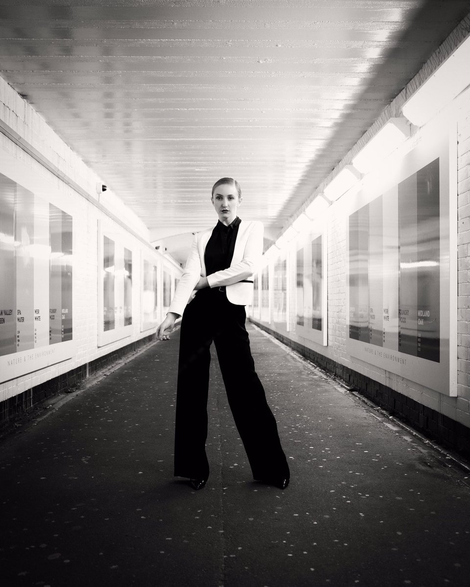 “I’ve got the power” shot with model @Beth_Kate in Leamington Spa, 🇬🇧
#powerdressing #androgynous #blackandwhite #Beautiful #woman