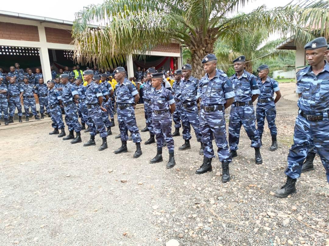 IntumwaNews's tweet photo. #Burundi: La @Burundi_Police #PNB a procédé , ce 27 octobre 2023 à la remise de certificats à 102 lauréats dont 92 garçons et 10 filles de la 14 ème session de formation des gardes du corps (GDC) pour intégrer le Groupement d'Appui à la Protection des Institutions #GAPI https://t.co/vf4KEtmavs