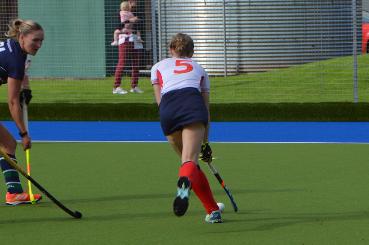 JenniferVeitch0's tweet photo. Great to be playing with @Western1898 this season. New club, new position, new learning!! 
@GraysHockey @chamroxhockey https://t.co/EAue4ayU1e