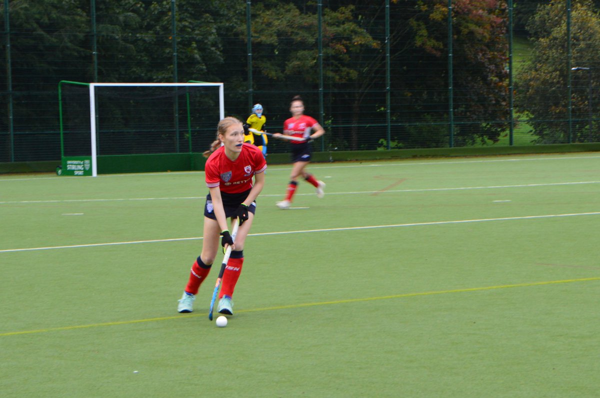 JenniferVeitch0's tweet photo. Great to be playing with @Western1898 this season. New club, new position, new learning!! 
@GraysHockey @chamroxhockey https://t.co/EAue4ayU1e