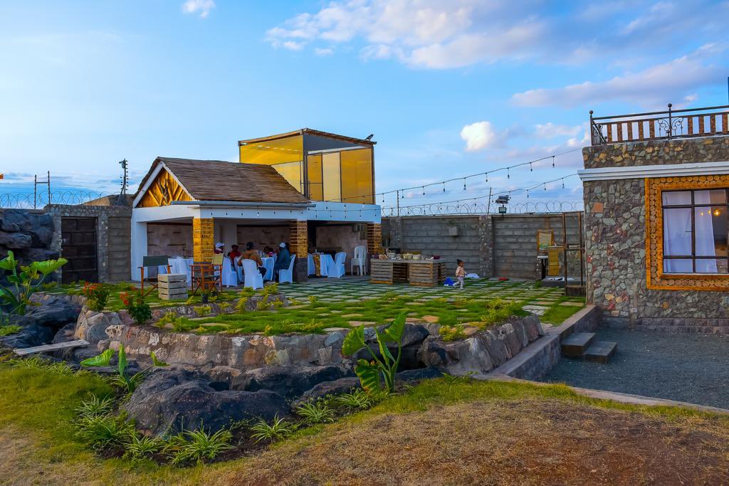 Ronynjege's tweet photo. Good folk,for your week days rest and weekend excursion,you are now well covered.Osirua Bundus is the place to be.12KM off Kajiado Town.Tell a friend to tell a friend.Karibuni sana 🙏🏽👇🏼 https://t.co/2otla5Ypie