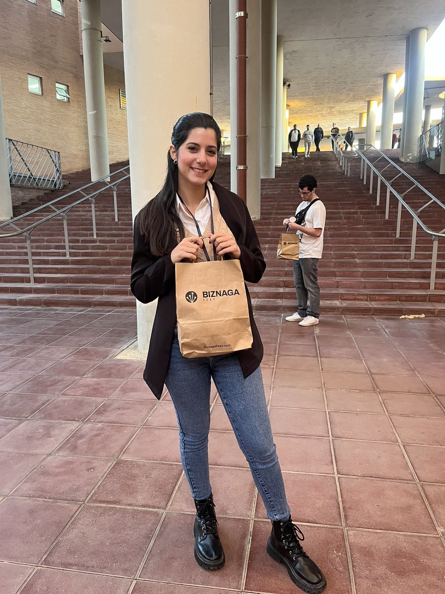 samarj_h's tweet image. Ya estamos en el #BiznagaFest 👩💻