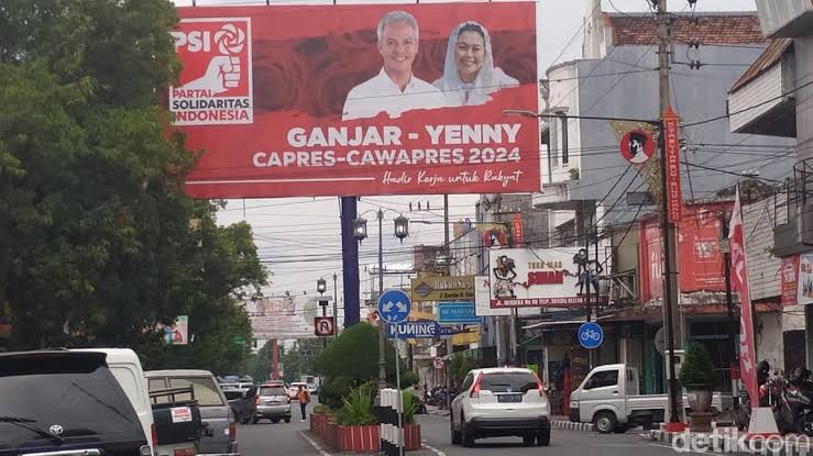 Satu-satunya partai yg suka nyampah, tebar spanduk tanpa klarifikasi. Ini juga jadi satu2nya partai yg ga punya pendirian, pendiriannya adalah nungguin pendapat orang.