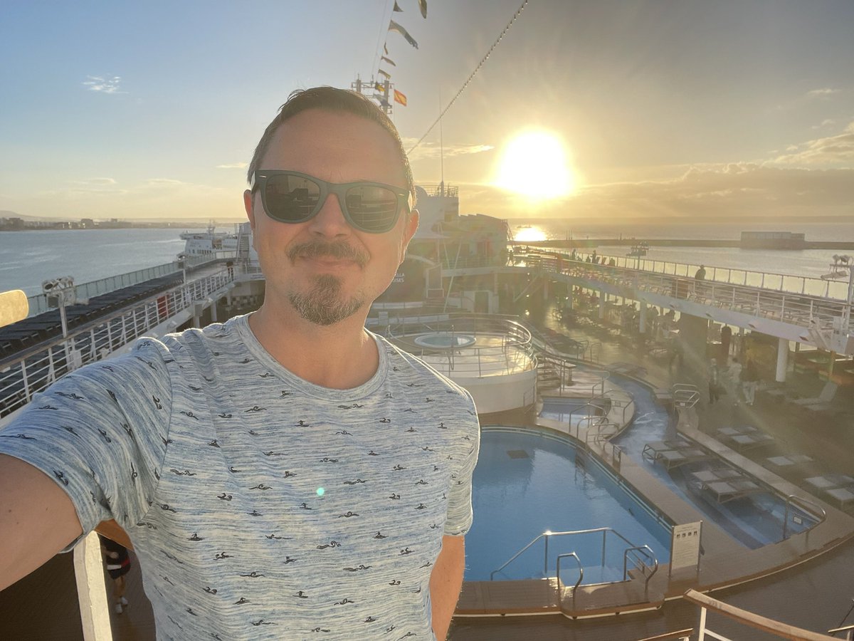 travelblogjamie's tweet image. Good morning from @TUIUK Marella Voyager and the gorgeous Palma de Mallorca. What a beautiful start to the day ❤️ What does your day / weekend hold in store? 

#marella #cruise #travelblogjamje