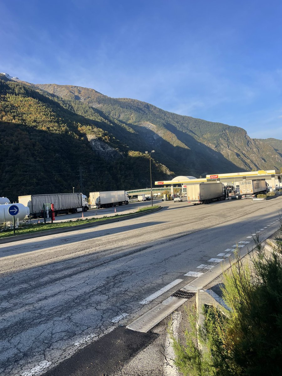 piotr_makowiec's tweet image. Dobrej Soboty ☀️☀️☀️☕️☕️☕️#weekend #France 🇫🇷🇪🇺#Alpy