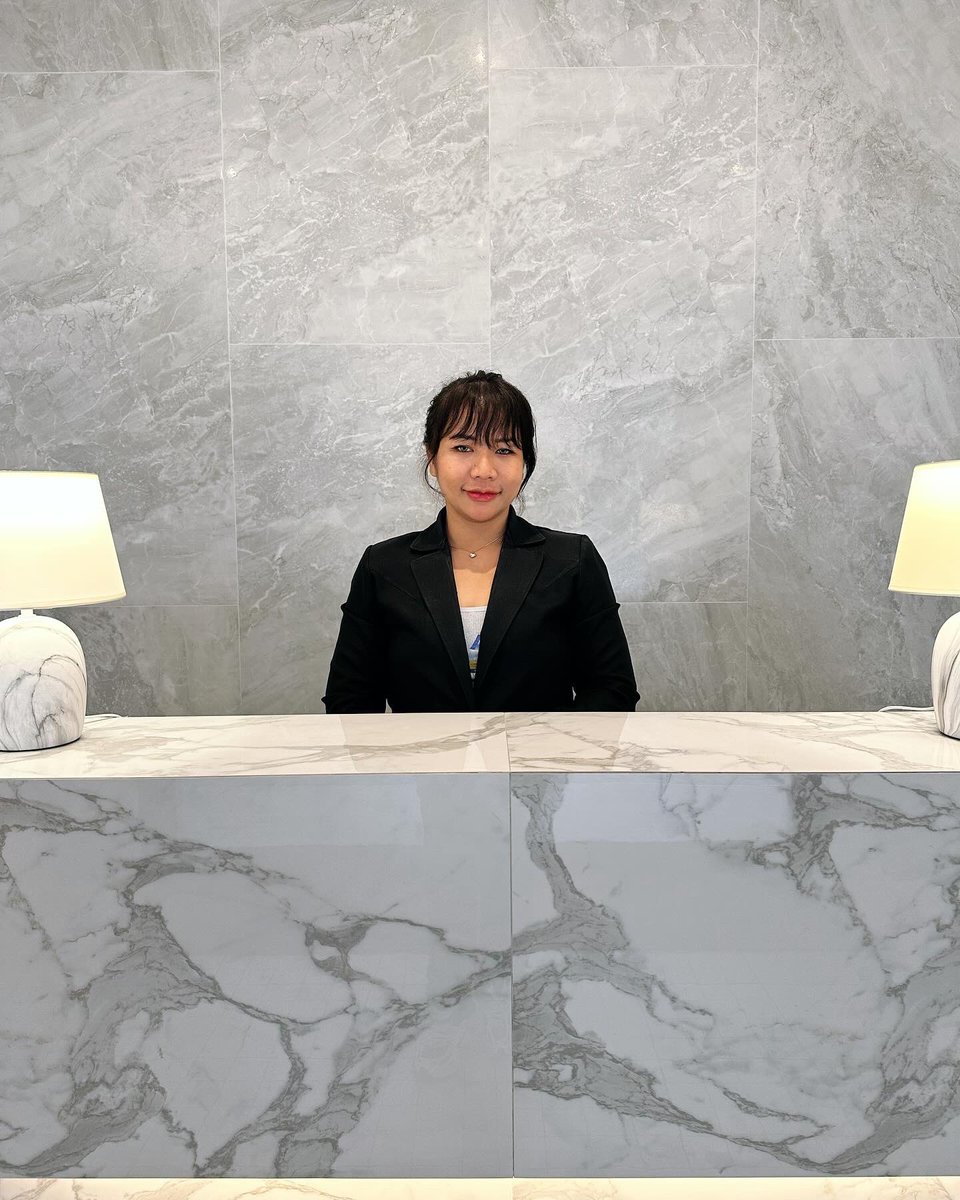 AdrenaLynn's tweet photo. Front desk Alin’s speaking may I help you?
เปลี่ยนตำแหน่งแบบสับๆ 555+
#เอลินอินวันเดอร์แลนด์ #คนโรงแรม #hotel #hotellife #frontdesk #alininwonderland #hoteljob #สาวโสด #เรียลทำงาน #พญาไท #พระราม3 https://t.co/ajEvN8KcKC