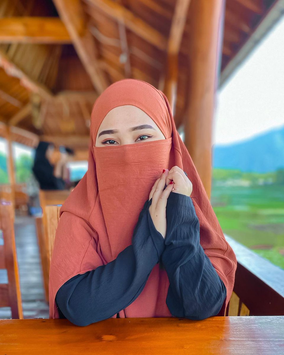 Aku mencintai mu sederas hujan, tapi kamu memilih pergi lari-lari angkat jemuran 🫠 #ukhty #ukhtycantik #ukhtyniqab #hijabstyle #jilbab #hijab #hijabcantik #niqab #hijrah #ukhtysange #ukhtybercadar #akhwat #akhwatbercadar #muslimahsyari #beutymuslimah #masyaallah #tabarakaallah