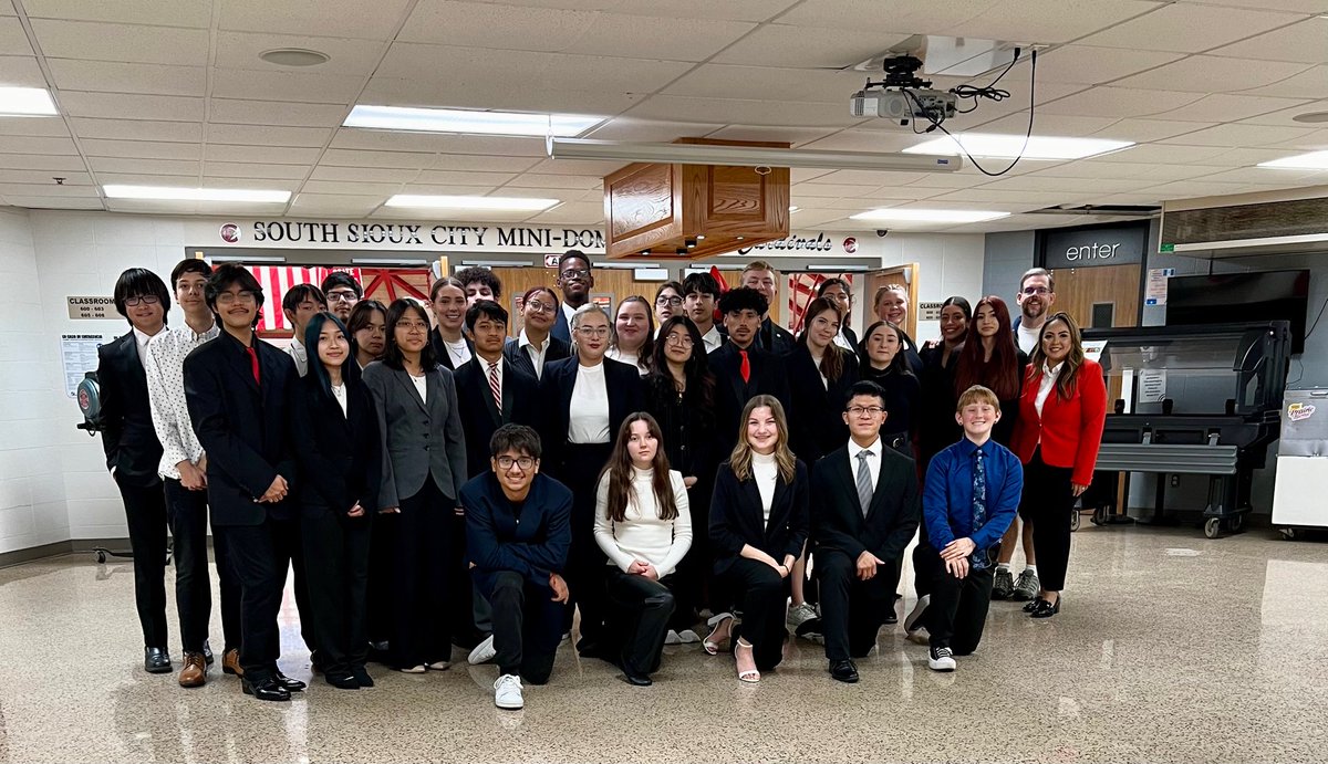 Thursday’s dress rehearsal. We’re missing a few but for the most part this is our crew for the 2023 season—33 students/4 teams.