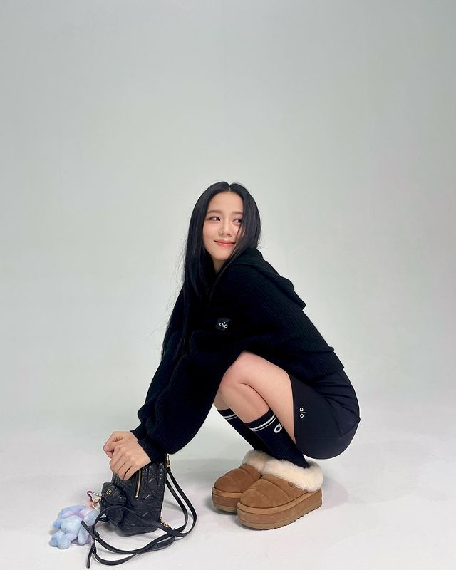 BPGlobalNews's tweet photo. [Instagram] - 231028
sooyaaa__ feed update (1/2)

" 🐾"

@BLACKPINK #JISOO https://t.co/d9QLAZQ6e8