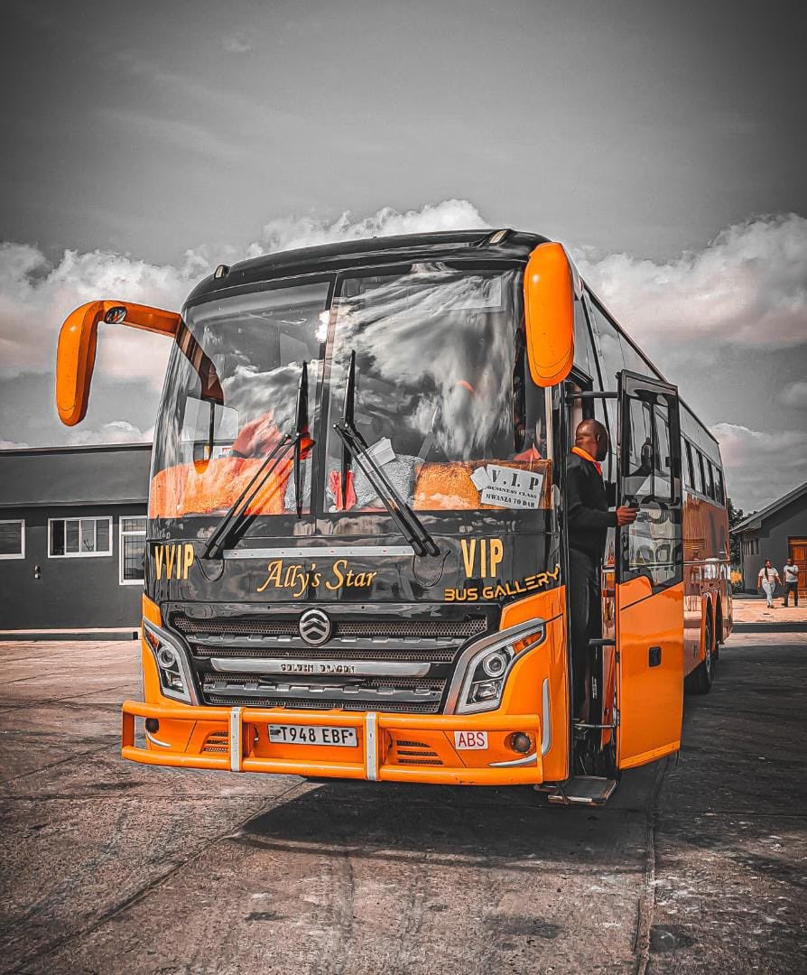 kirigitim's tweet photo. #kinewsyWanazi

✍️ Wanazi wanasema kuna timu inajiita UKAWA ambayo ni muunganiko wa wanazi wa

▫️ Dar Lux
▫️ Tungi’s
▫️ Travel Partner 
▫️ Tanzanite

✍️ Unaambiwa hawa wote hawana timu mpaka sasa, na walikuwa Wanazi waliokuwa wanampinga mwekezaji kutoka Shinyanga pale. 

✍️ Ila sasa kutokana na vichapo ambavyo amekuwa anavigawa Ally’s 💫, unaambiwa alihakikisha anazimaliza chuma zote hizo kikatili kabisa.

✍️ Na kweli baadhi ya kampuni zikatupa vitaulo na kupotea kabisa. Hali hii iliwafanya wanazi wa hizo chuma waendelee kuongeza chuki kwa mwekezaji wa pale Shinyanga na kutamani kummaliza kabisa.

✍️ Sasa unaambiwa wakati huu wao ni yatima na hawana chuma za kunazia hali iliyowafanya waungane kwa pamoja ili kummaliza Mwekezaji wa pale Shinyanga.

✍️ Wanazi wanasema sasa hivi Wanazi wote hao ndo wanazi wakuu wa #Katarama na ndo wanataka wahakikishe mwenye Shinyanga yake anatupa Kitaulo hadharani!

✍️ Je! Haya yanayosemwa na wanazi yanaukweli wowote ule ama ni uzushi? Au baada ya vichapo vikali wanatafuta pa kutokea baada ya kuona maji yamezidi unga?

✍️ Na, Je! Watafanikiwa kumuondoa Mwamba wa RockCity? Ama wao ndo watatupa kitaulo?