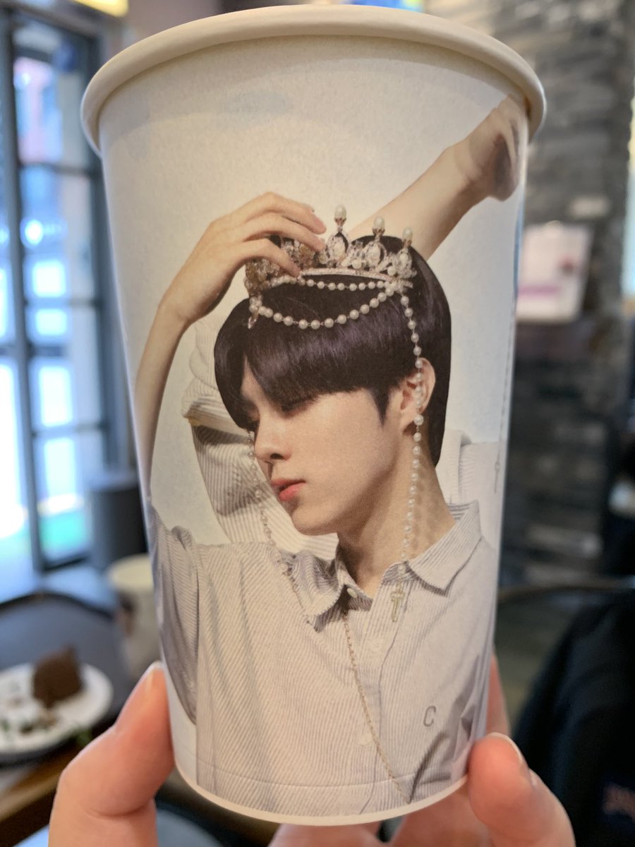 kimzzalrang1027's tweet photo. 우리 석이는 아름답다..🤍
즐거운 우석데이🤍🤍🤍

#우석이가_조금더_행복했으면_좋겠어 #우석생카 #김우석 #생일축하해 #컵홀더넘예 https://t.co/09jYBrwBCu