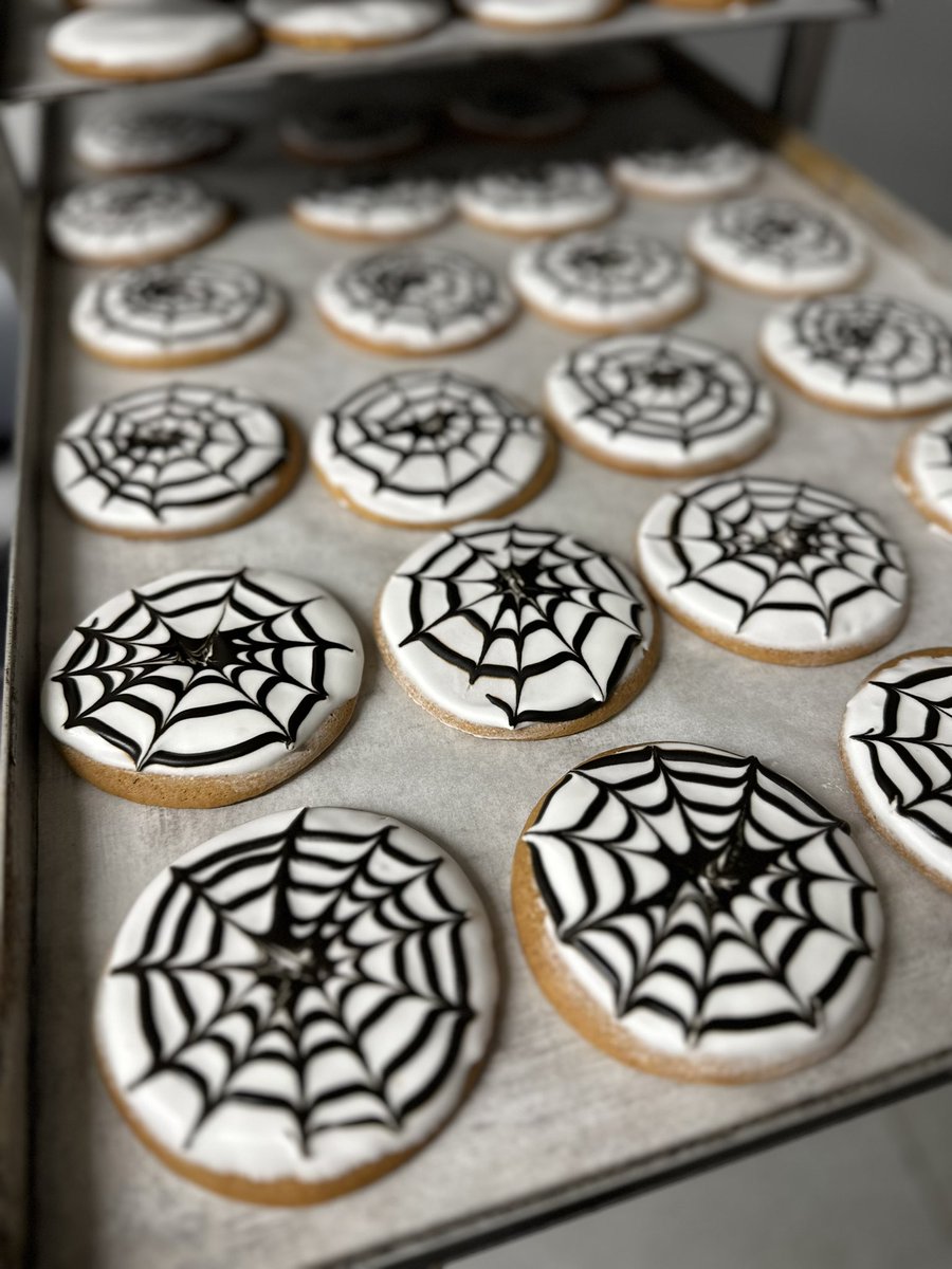 BarnBerryfields's tweet image. Some of our handmade Halloween goodies available this weekend from our Barn Bakery 👻 #chocolateeclair #thebarnatberryfields #bakery