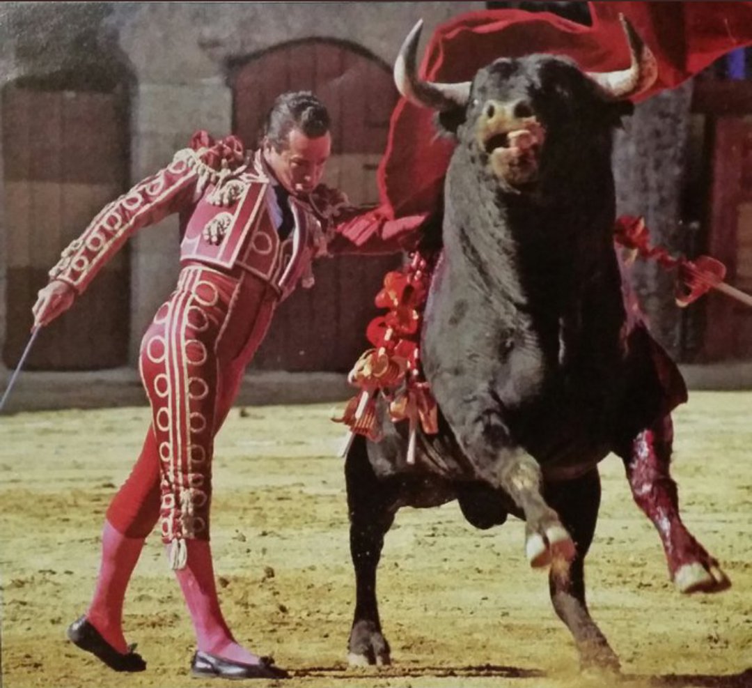 "Su figura es y será espejo donde se miren los toreros, y obligada referencia para aficionados que sientan debilidad por lo bueno". #SiempreEnElRecuerdo #Maestro #EternoManzanares