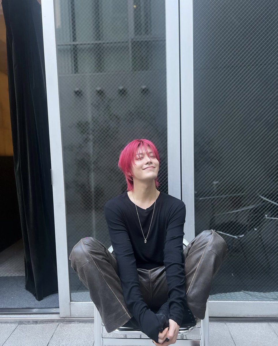 _cherryyuu_'s tweet photo. Not yuta doing the dostagram challenge 😭 https://t.co/Pw8arNF0ls