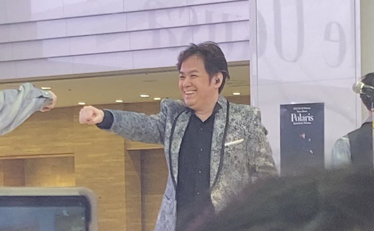 2s_0116's tweet photo. 仮面舞踏会のラストで、ダンサーさんと向かい合ったときの顔が個人的にツボでございました😆そのあとのこの笑顔！！ずるいなぁ〜！！！💛 https://t.co/40MLiHnJkp