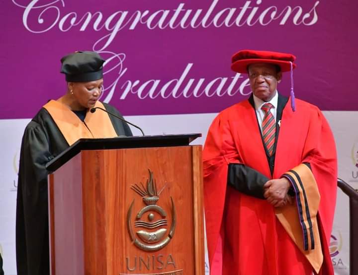 GYerathel's tweet image. 🎊𝗗𝗥 𝗘𝗡𝗚𝗘𝗡𝗔𝗦 𝗟𝗘𝗞𝗚𝗔𝗡𝗬𝗔𝗡𝗘🎊🎊

UNISA CONFER HONORARY DOCTORATE DEGREE TO HIS GRACE BISHOP DR ENGENAS JOSEPH LEKGANYANE. 

PRETORIA : University of South Africa (UNISA ) says it is privileged to confer honorary doctorate degree to His Grace Bishop Dr ENGENAS…