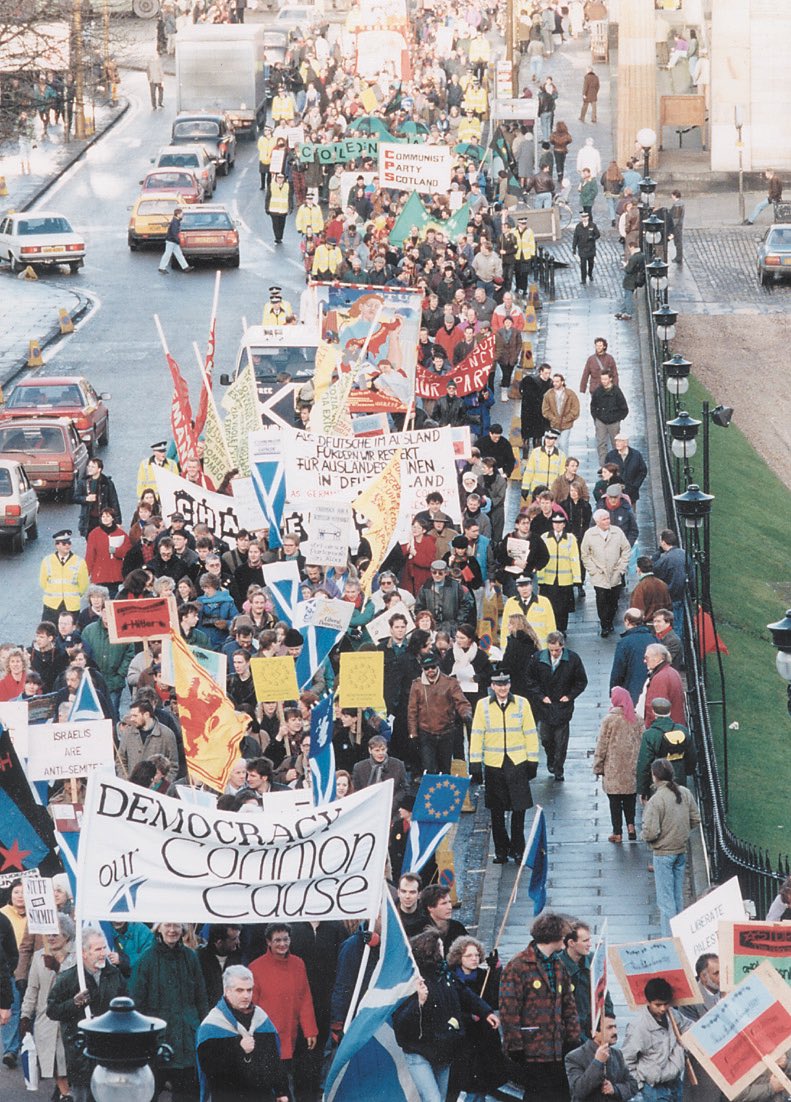 Wyllie’s ‘Destiny’ bags were distributed in December 1992 because it was the month Edinburgh held a European summit. Trade unions, Labour, SNP, Lib Dems and other supporters of a Scottish Parliament held The March for Scottish Democracy which around 20,000 people attended.
