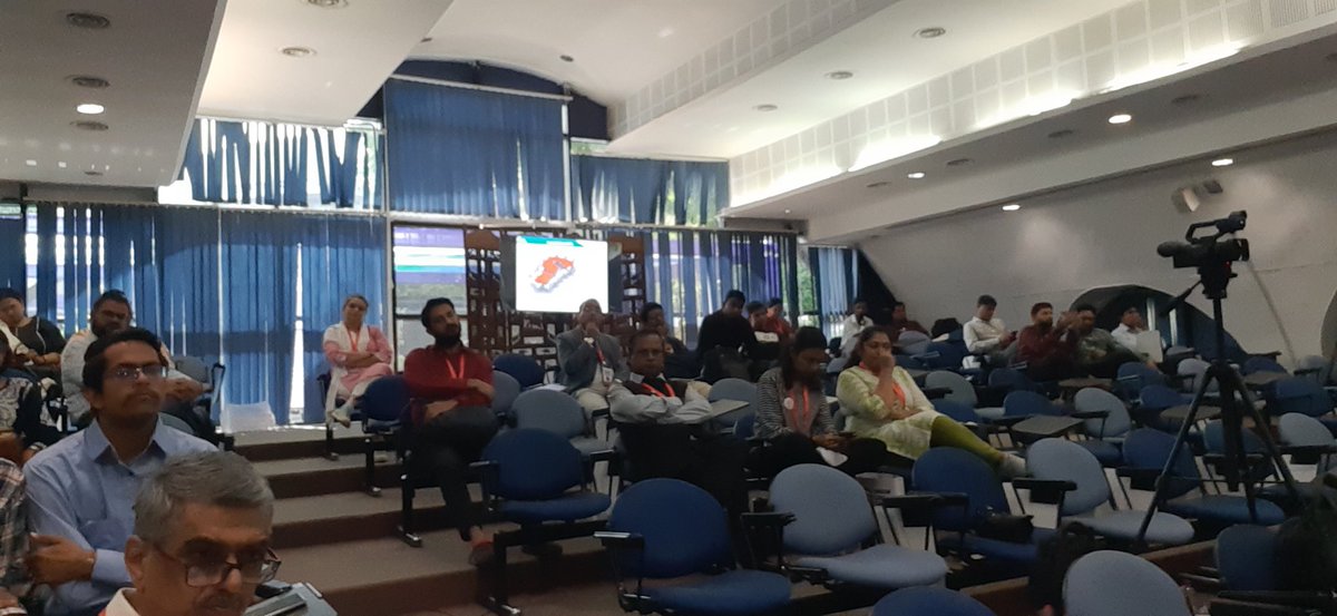 vadodara_csc's tweet photo. Presentations on #chemitry and its application #appliedcemistry in Industries to #environmentalsecurity #climatechange @GujScienceCity @GUJCOST @InfoGujcost @narottamsahoo @Punam_Bhargava @pavitshah #NCCT #ACT https://t.co/0gSzFtDnns