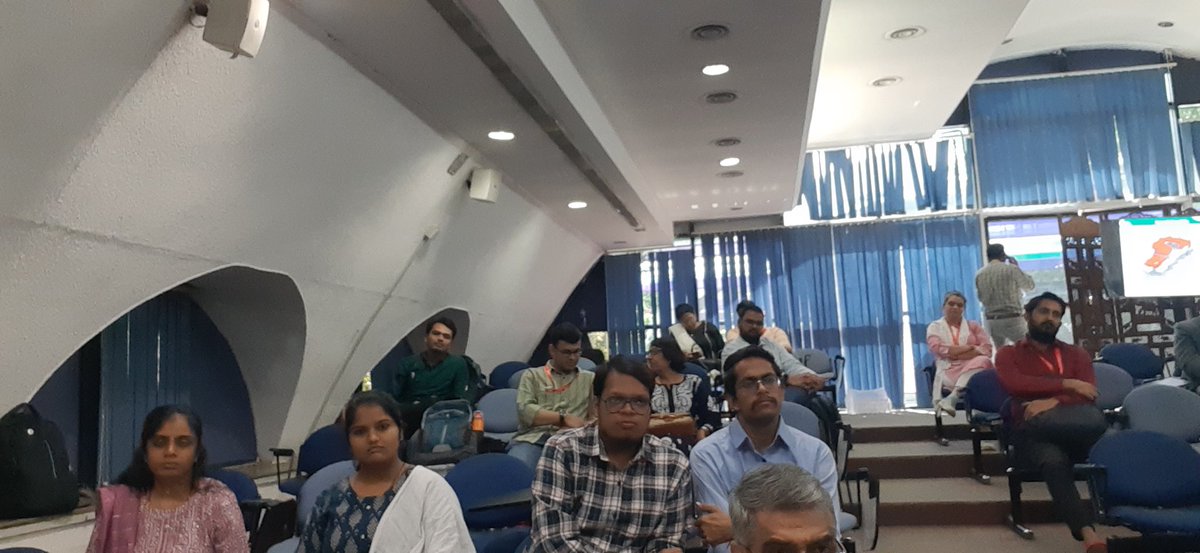 vadodara_csc's tweet photo. Presentations on #chemitry and its application #appliedcemistry in Industries to #environmentalsecurity #climatechange @GujScienceCity @GUJCOST @InfoGujcost @narottamsahoo @Punam_Bhargava @pavitshah #NCCT #ACT https://t.co/0gSzFtDnns