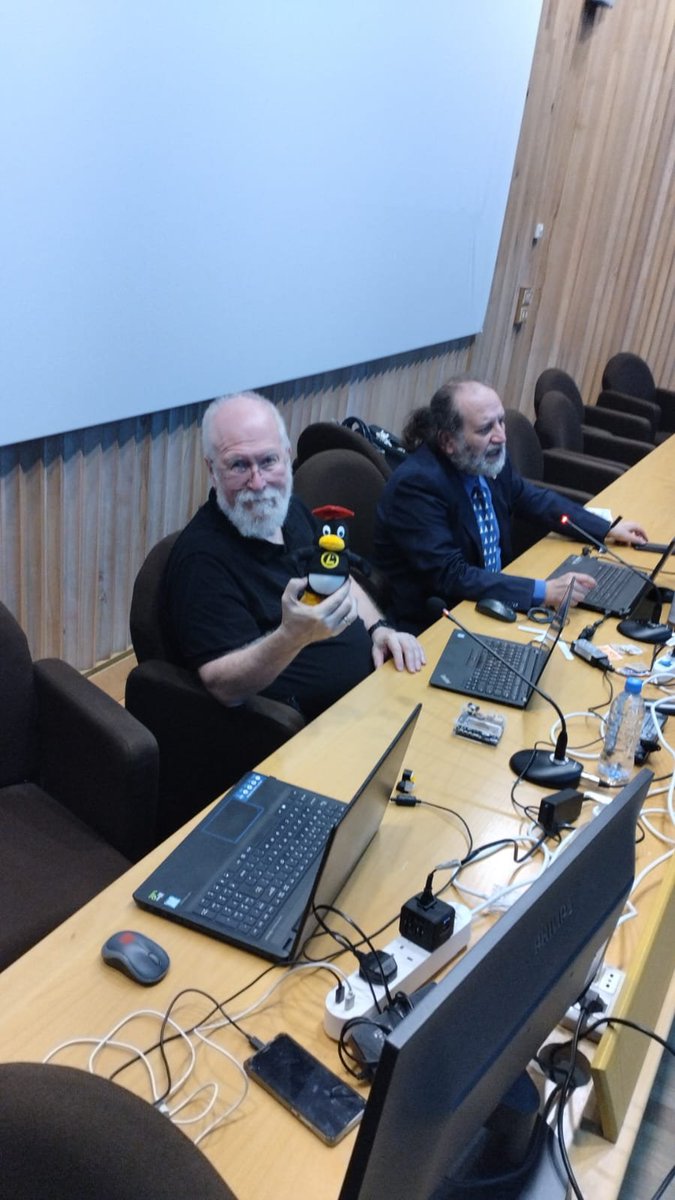 #LinuxDay2023 Pronti #maddoghall <a href="/LPIConnect/">Linux Professional Institute (LPI)</a> <a href="/linuxdayitalia/">Linux Day Italia</a> <a href="/ItaLinuxSociety/">Italian Linux Society</a>