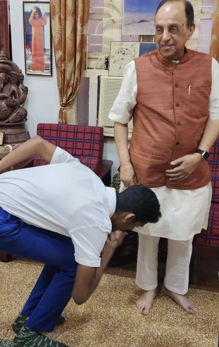 ShridSuresh's tweet photo. Thank you for your blessings and advice @Swamy39 sir. Feel really lucky to take your aashirvaad today. Will follow in your footsteps and looking forward to meet you again sir! https://t.co/FtllWIs33B