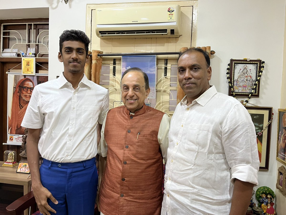 ShridSuresh's tweet photo. Thank you for your blessings and advice @Swamy39 sir. Feel really lucky to take your aashirvaad today. Will follow in your footsteps and looking forward to meet you again sir! https://t.co/FtllWIs33B