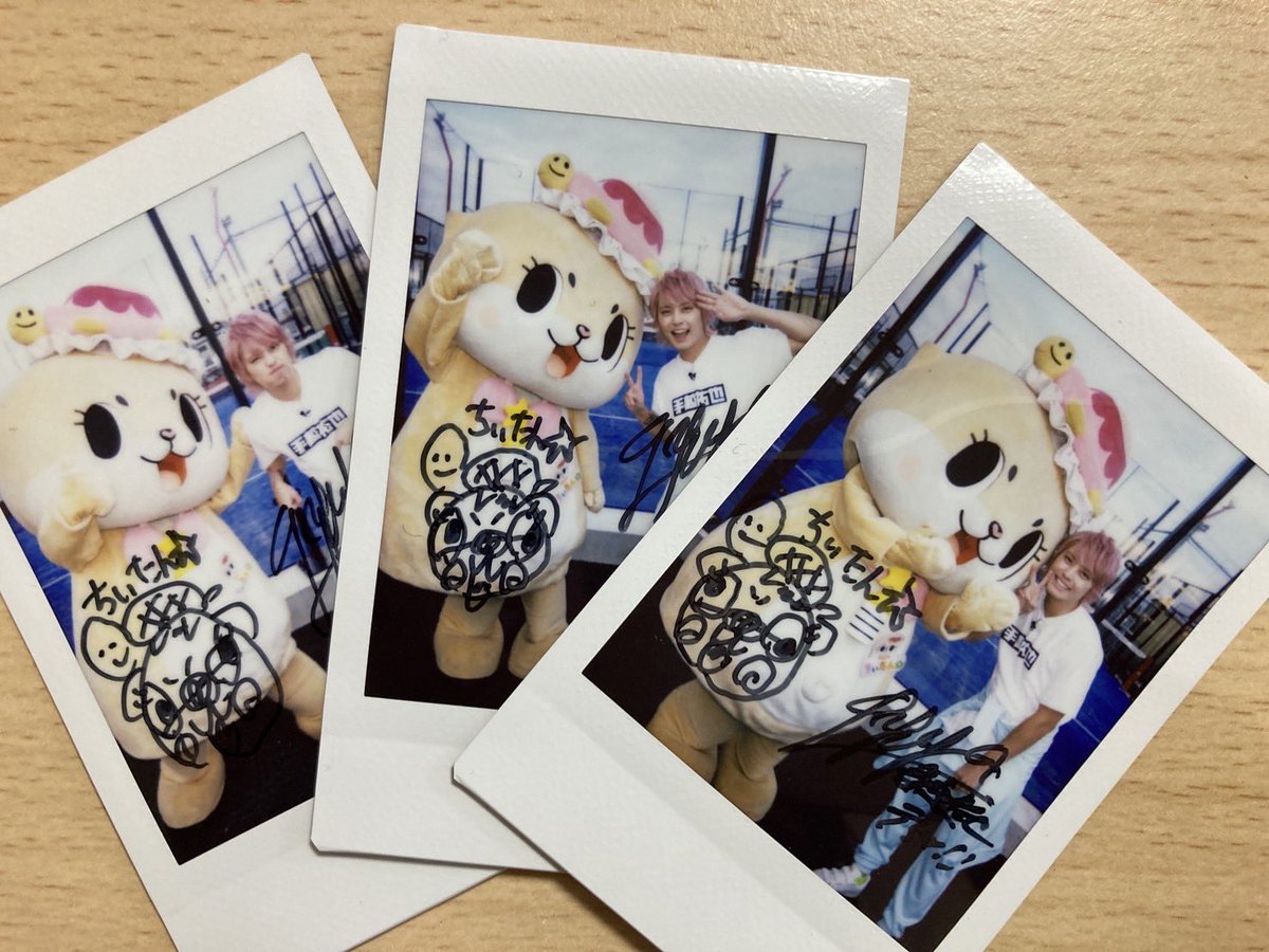 tegonyanchiitan's tweet photo. 🎁フォロー&amp;リポストキャンペーン🎁
ちぃたん☆と手越祐也のサイン入りチェキを3名様にプレゼント

↓詳細↓
①@tegonyanchiitanをフォロー
②@chiitan7407をフォロー
③@YuyaTegoshi1054をフォロー
④この投稿をリツイート：締切11/10中
※必ず3つのアカウン��をフォロー
※当選者のみDM https://t.co/ls5wvA2ltM