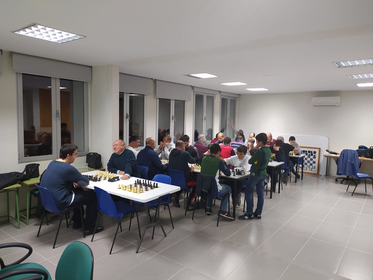 📢¡Estrenamos nueva sede! 🏠

C.E. Aparicio, 
C/ Escuelas 2 , La Zubia
📌maps.app.goo.gl/BkaB1dzHvs4Bz2…

Más luminosidad y más espacio para un club que no has parado de crecer en los últimos años.♟️

Todos los viernes a las 19h nos vemos para jugar, y entre semana las clases.