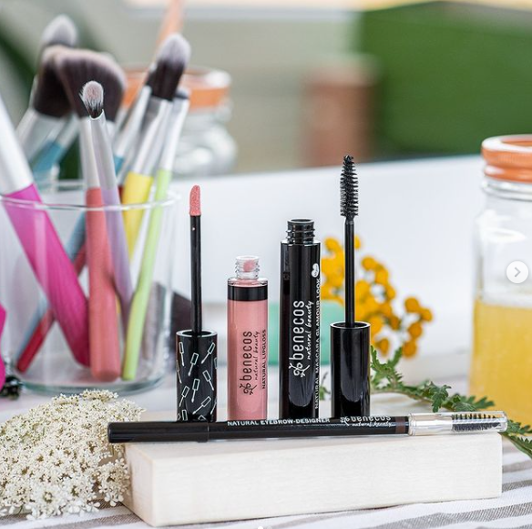 Going out this weekend?  Have the best natural cosmetics in your make-up bag to ensure you shine all night long 💄

benecos.uk