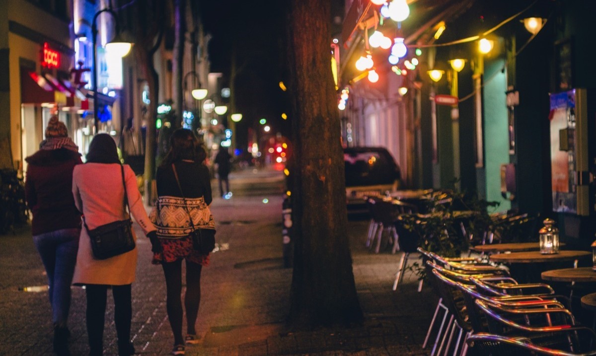 🕑 As the clocks go back tomorrow and the nights draw in, we want to emphasise the importance of staying safe in the dark. 

Stay alert, report anything that doesn’t feel right, and follow security measures. Let’s keep each other safe 🧡