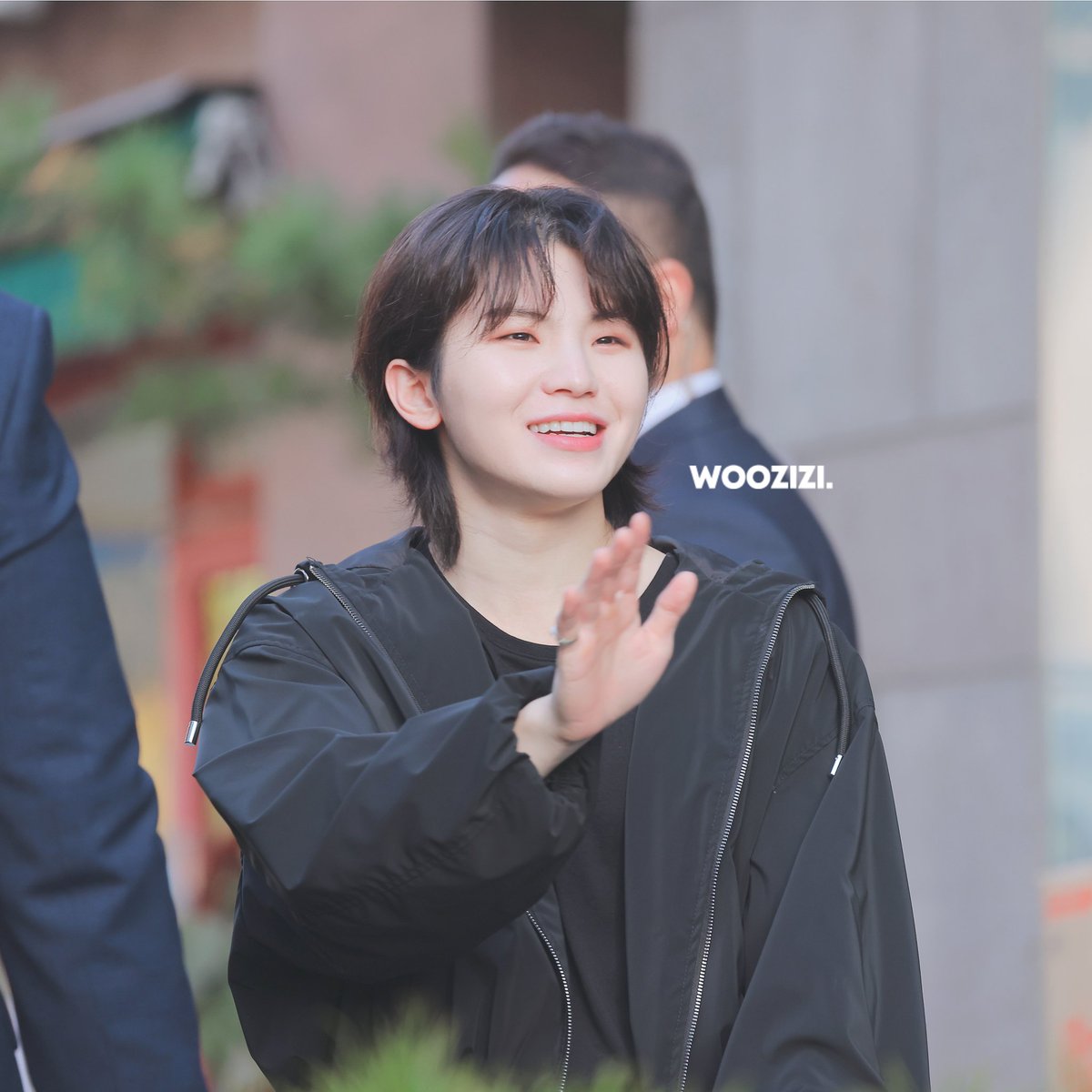 231028

캐럿들 볼 때마다 이렇게나 두 눈이 반짝이는데 이런 사람을 우케 안사랑할 수 있어

#세븐틴 #SEVENTEEN #WOOZI #우지 #이지훈