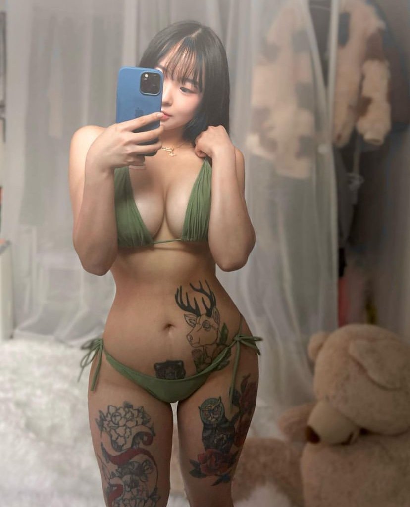 大爱自己的大奶大屁股！喜欢姐姐的点赞，随机宠粉福利哦 https://t.co/KK0TeYwlcg