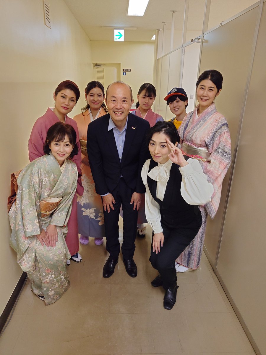 #シーボルト父子伝2023 大々千秋楽
日替わりゲストのラストを飾るのは #鈴木史朗 #長崎市長 

ボディビルダー学生日本一の情報をどこかから仕入れたハインリッヒシーボルトのリクエストでポージングも見せて下さいました。

#シーボルト来航200年
#シーボルト来日200周年 
#シーボルト 
#長崎市