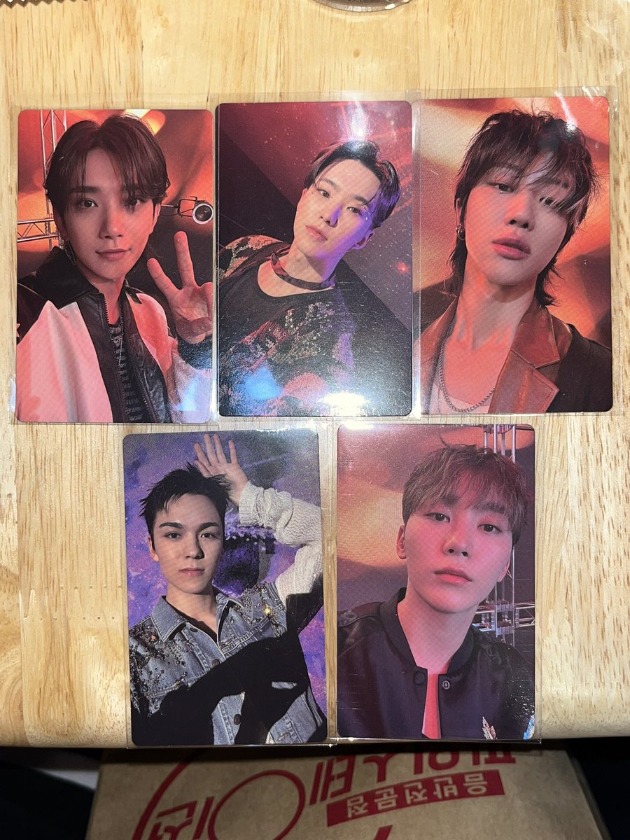 saythehoshing's tweet photo. 포카 교환 하실뿐!!!🥺 https://t.co/DrkIEf7E8b