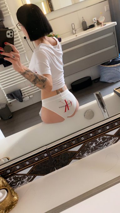 Mein h&ouml;sschen ist zu knapp geworden 🙃 falls jemand Interesse daran hat , kurze pn 😜 https://t.co/cpA