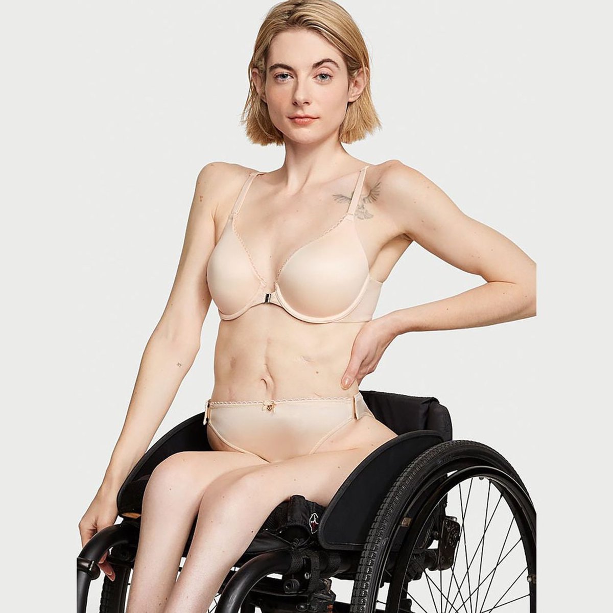 GossipRoomOff's tweet photo. 🚨 La marque Victoria's Secret dévoile sa première collection de lingerie inclusive, disponible en magasin, pour toutes les personnes en situation de handicap.

En effet, les soutiens-gorge, bas et culottes menstruelles inclusives disposent de finitions spéciales comme des fermoirs aimantés, des bretelles réglables placées à l’avant ou encore un tissu sensoriel.

Des modifications majeures pour faciliter le quotidien des personnes à mobilité réduite ou souffrant d’arthrite, d’autisme ou encore de paralysie cérébrale. 👏👙 (via CreaPills)