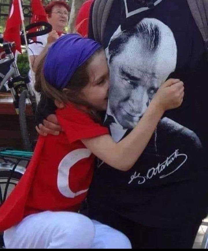 Anne ve babaların çocuklarına bırakabileceği en büyük miras, ATATÜRK ve Cumhuriyet sevgisidir 💕💕💕 #YüzyılCumhuriyetSeninle