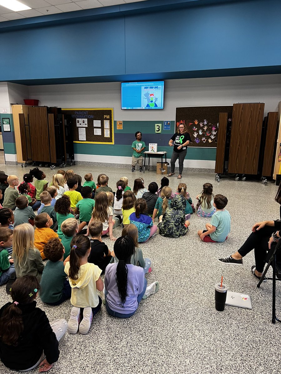 AD_educator's tweet image. This last week our Kindergarten students had a visit with Mrs. Jennifer Earles and Mr. Jesse Pollock to learn about dwarfism. The month of October is Dwarfism awareness month. Our Eagles wore green in honor of the month and fellow classmate.