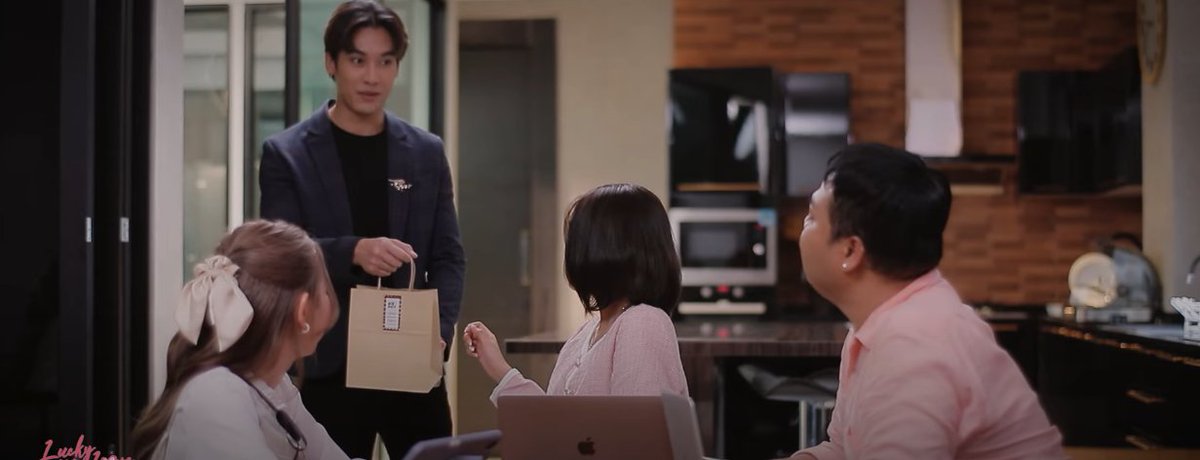 hubgirlslove's tweet photo. E ESTÁ ENTRE NÓS! Confiram o primeiro episódio do GL #LuckyMyLove!

🌸 https://t.co/eLqTFNCiyb

Estrelando as atrizes #BmineNear, o GL é um romcom de escritório sobre uma garota destinada a quem menos espera. https://t.co/ArvwiLtZVu