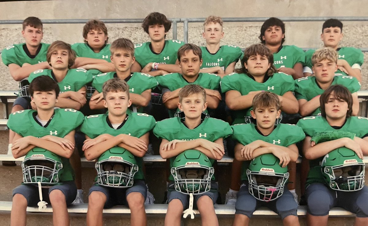 JrFlcnFootball's tweet photo. 📣 GOOD LUCK TODAY JR. FALCONS 8TH AND 4TH GRADE! 📣

💚 8th Grade is on the road vs. Helias at 9:00. 
🤍 4th Grade is home vs. Union at 12:00. 

❇️  Bring Home the Championship! ❇️ https://t.co/76KjfDeHVW