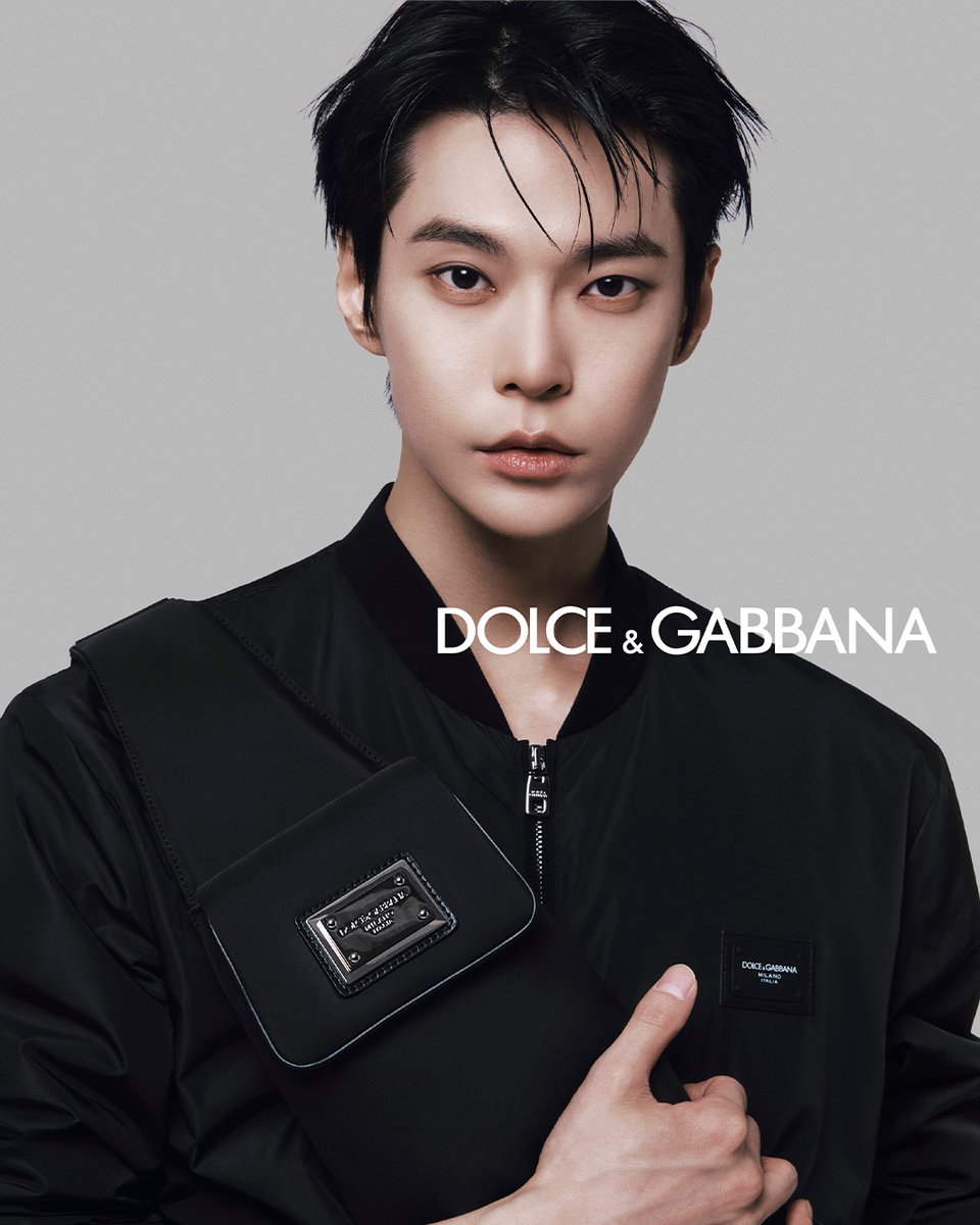 Global Ambassador Doyoung photographed by Jong Ha Park for #DGFW23.
#DolceGabbana #DGxDOYOUNG 

Stylist: Young Jin Kim 
Makeup: Seong Eun An 
Hair: Song Hee Han 

Discover the collection at bit.ly/DGxDOYOUNG_FW2…