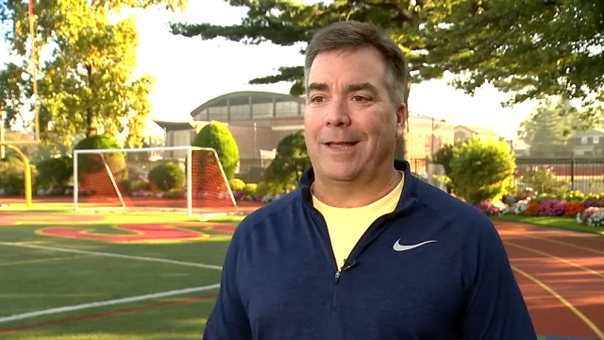 Dad runs NYC marathon in honor of high school staff that saved son with AED 7ny.tv/3s9aWCw