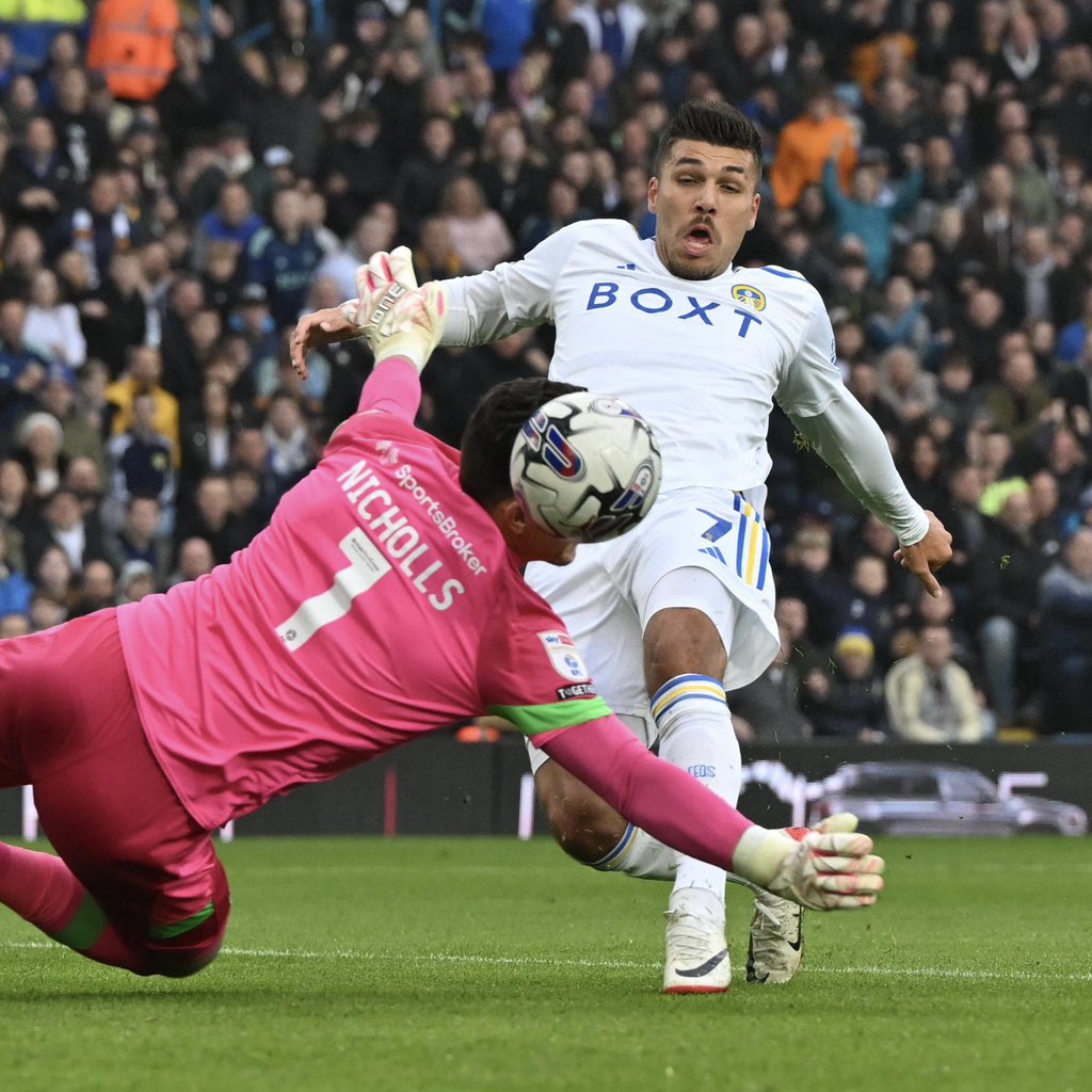 Leeds United tweet media