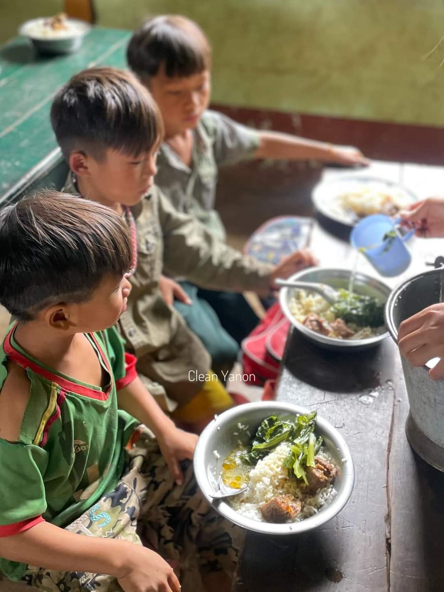 NantEiThandar's tweet photo. #CleanYangon IDP support group, distributed one healthy meal to each IDP children in #Demoso, #Karenni state..
Thanks to donors inside Myanmar and Myanmar Diasporas. #HelpMyanmarIDPs #LegalizationOfNUG #2023Oct28Coup #WhatsHappeningInMyanmar https://t.co/TgxDvRbpC8