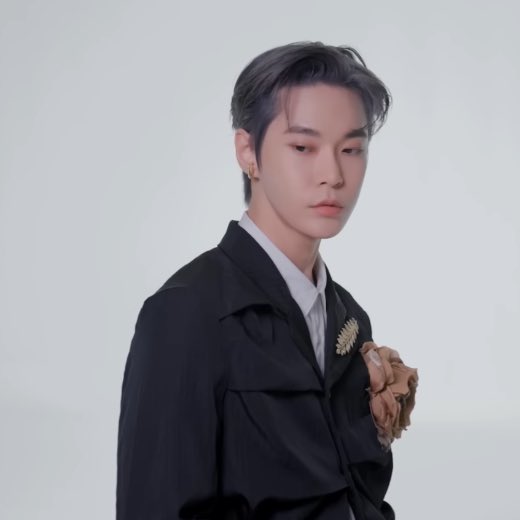 invernoforu's tweet photo. 은발 미쳤는데 https://t.co/kkBLIW2Vwj