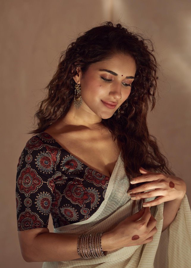 F9h1qfSXAAAzxIF?format=jpg&name=900x900