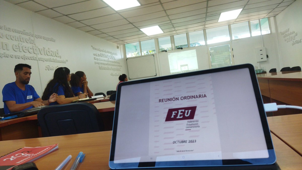 Con el homenaje a Camilo Cienfuegos comenzamos desde el Centro Nacional de Capacitación Azucarera (<a href="/cnca_azcuba/">PHA</a>) la Reunión Ordinaria del Secretariado Nacional de la <a href="/FeuCuba/">FEU de Cuba</a> correspondiente al mes de Octubre. ✊🏻♥️🇨🇺 

#SomosFEU