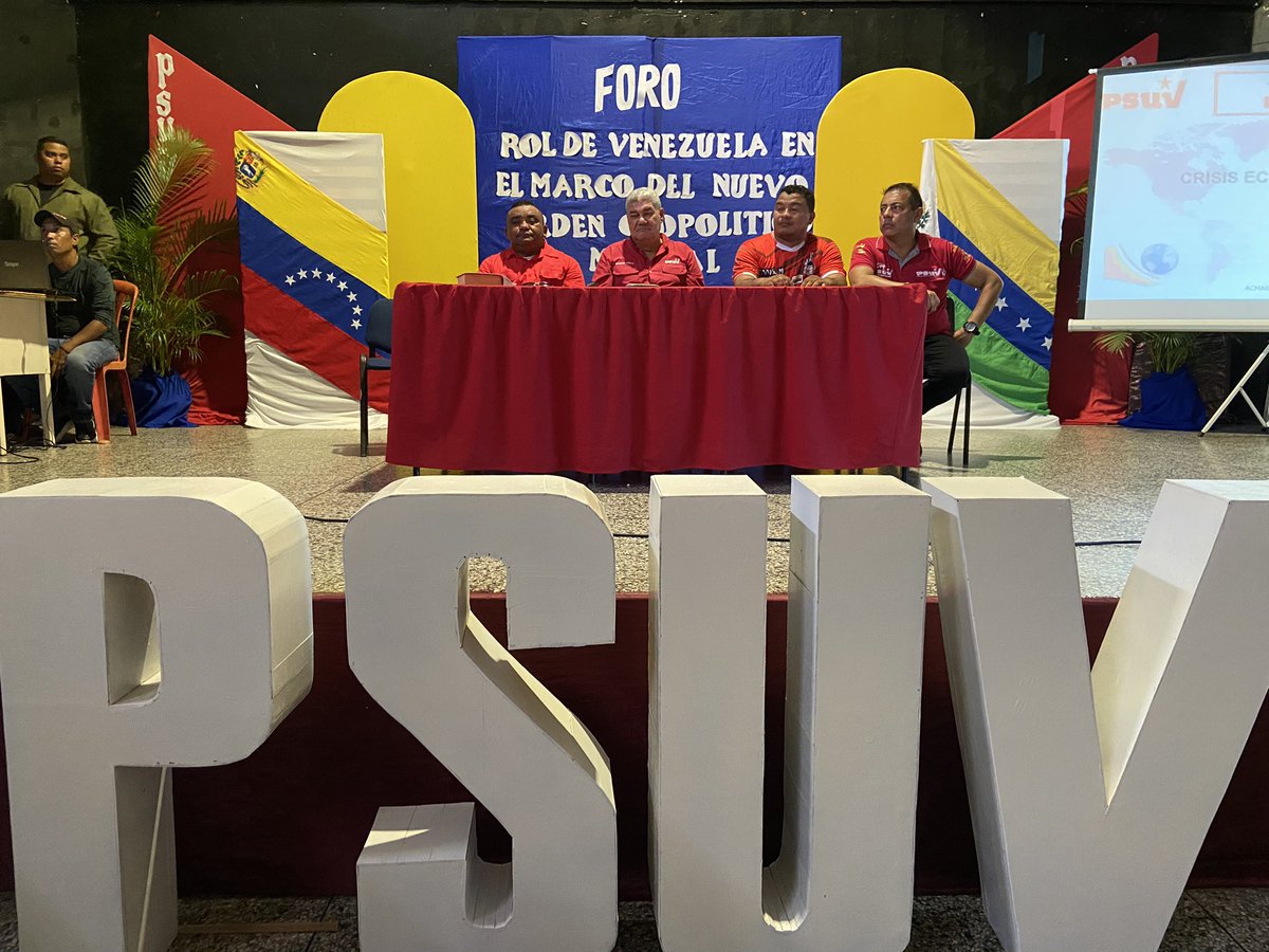 Hoy, en la casa de la cultura Carlos Guevara del municipio Achaguas se llevó acabó el foro “Venezuela en el Nuevo Orden Geopolítico Mundial”
<a href="/NicolasMaduro/">Nicolás Maduro</a> <a href="/eduardopiate2/">eduardo piñate</a>