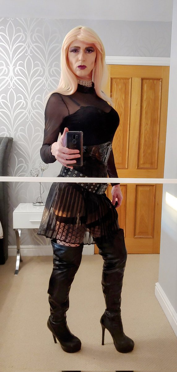 JoJo_XO_2020's tweet photo. Was it worth clicking? 🖤 https://t.co/gDBYoEszIG