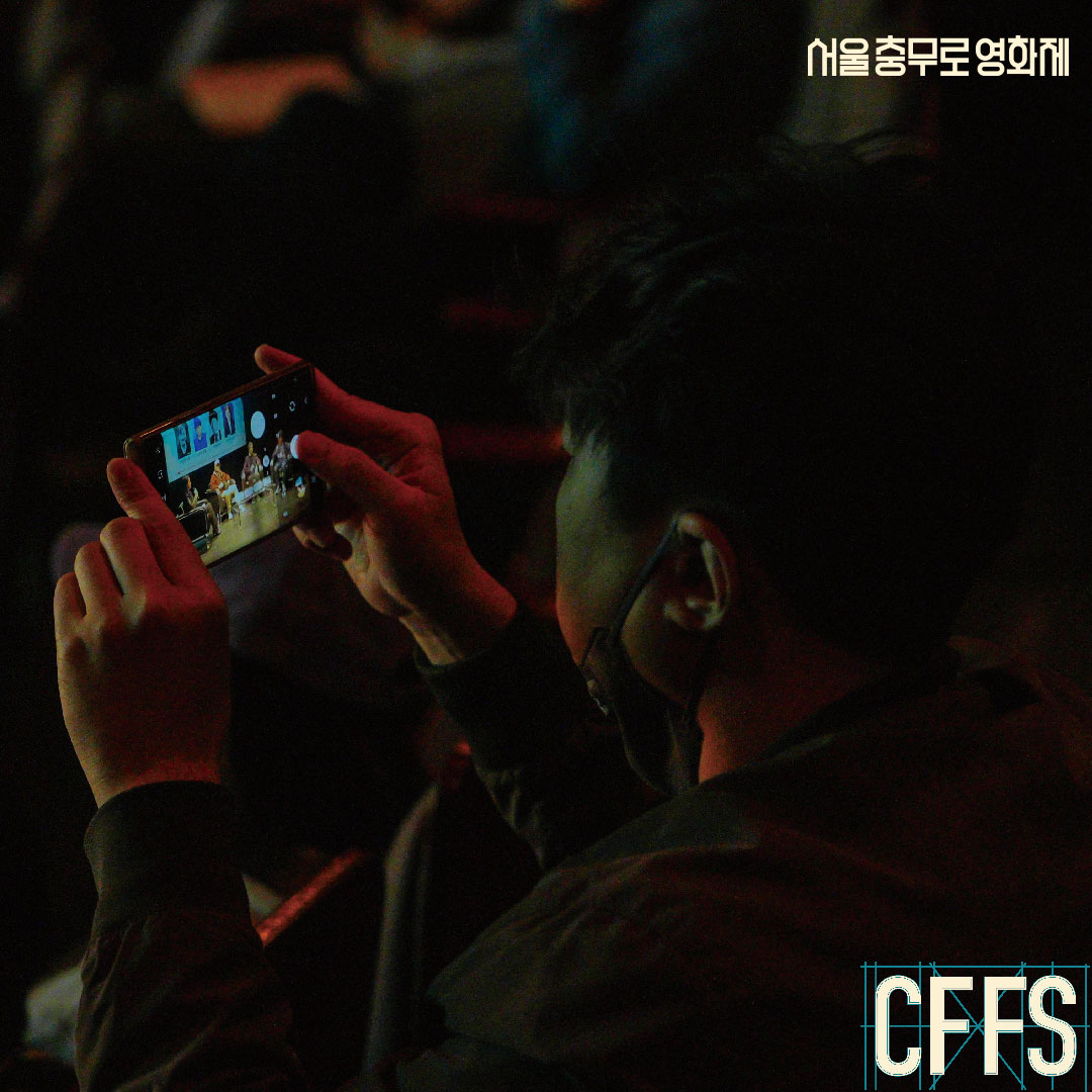 cffs_official's tweet photo. 서울충무로영화제 Day2

충무로영화제가 관객 여러분들과 함께한 현장
아침부터 시작된 상영과 충무로 토크, 다양한 GV까지~!

오늘도 서울충무로영화제에 많은 사랑을 주셔서 감사합니다. 
우리 내일도 같이 봐요~!💞

#서울충무로영화제 #영화제 #충무로영화제 #CFFS #충무아트센터 https://t.co/5Inqhrug4W